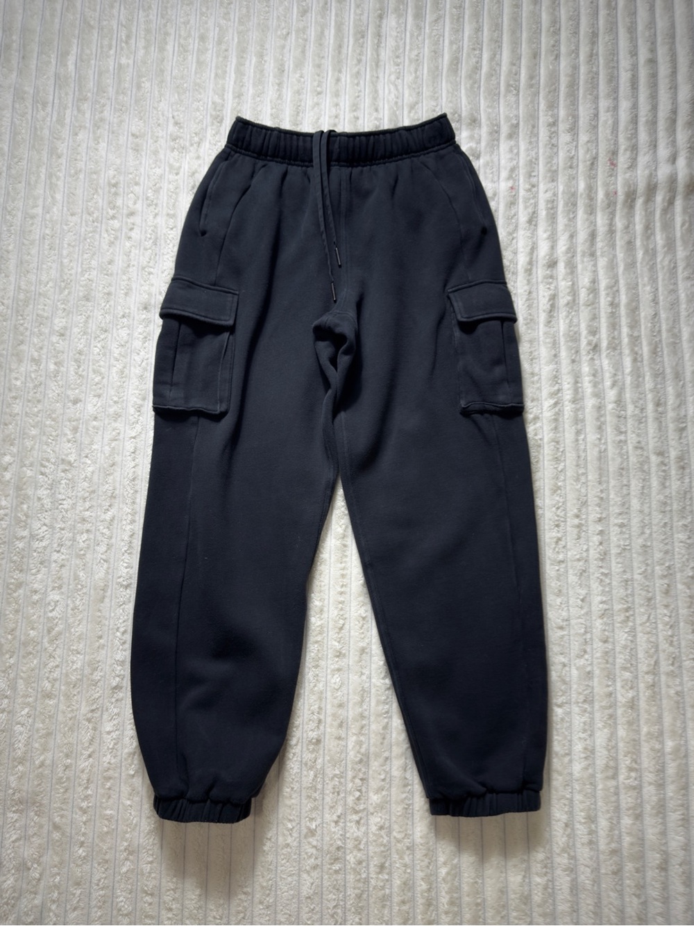 Luluemon women’s  Black Cargo Jogger Fleece Pants Elastic Waist Drawstring XS